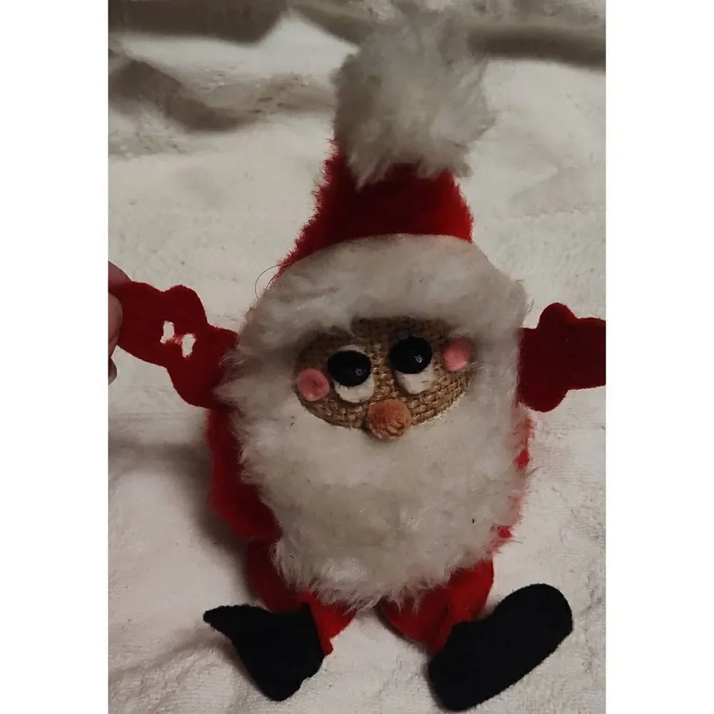 Vintage 1976 Russ Berrie & Company Shelf sitter Santa. Burlap face. 7